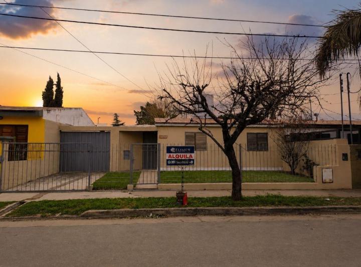 Casa · 100m² · 5 Ambientes · 1 Cochera