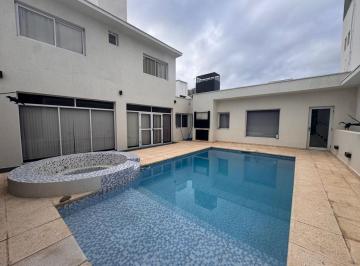Casa · 250m² · 5 Ambientes · 3 Cocheras · Casa en Venta en Barrio La Yaya