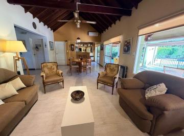 Casa · 175m² · 4 Ambientes · 2 Cocheras · Venta Casa Golfers Gran Jardin y Pileta 4 Amb