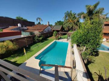 Casa · 160m² · 4 Ambientes · 2 Cocheras · Venta Casa 4 Amb. C/jardin y Pileta - Oportunidad!