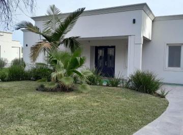 Casa · 256m² · 4 Ambientes · 2 Cocheras · Alquiler Anual Casa en Pilar - a Estrenar