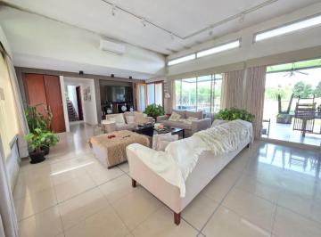Casa · 258m² · 5 Ambientes · 2 Cocheras · Casa Venta 5 Ambientes Venado 1 Frente Al Golf