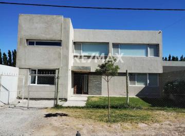 Casa · 225m² · 7 Ambientes · Venta Casa B° Las Lilas - Plottier