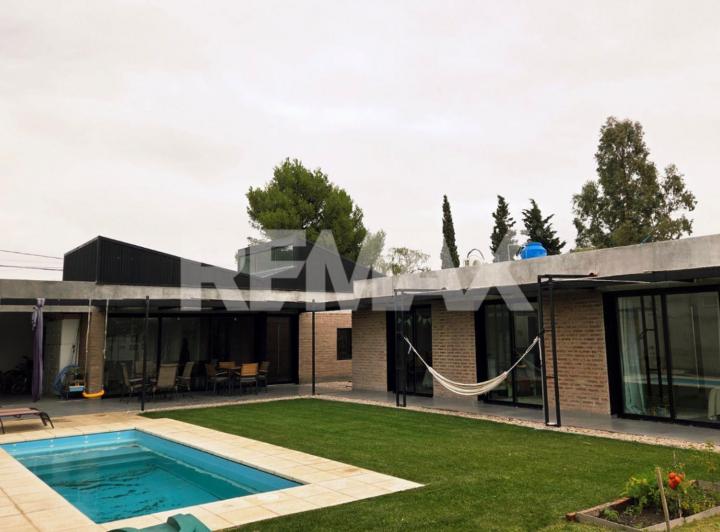 Casa · 217m² · 4 Ambientes · 1 Cochera