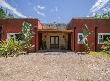Casa · 173m² · 6 Ambientes · 3 Cocheras · Chacra en Uribelarrea