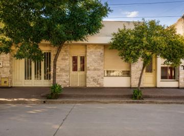 Casa · 244m² · 6 Ambientes · 1 Cochera · Venta / Casa / Local Comercial