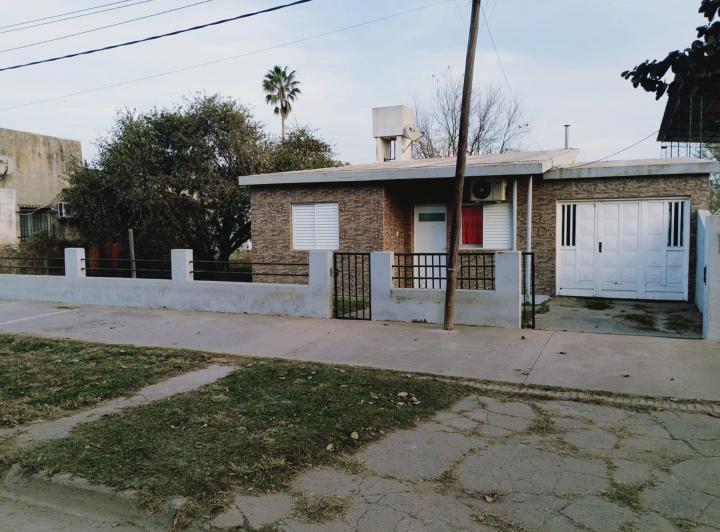 Casa · 79m² · 4 Ambientes · 1 Cochera