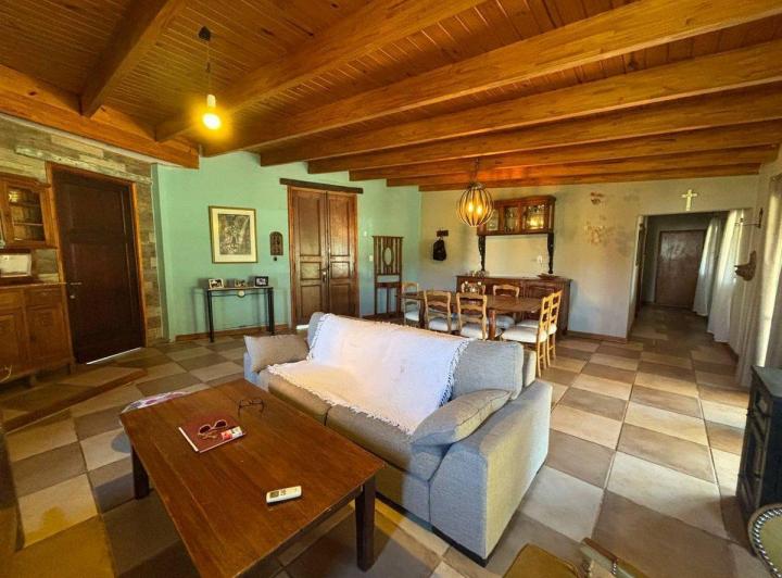 Casa · 304m² · 5 Ambientes · 1 Cochera