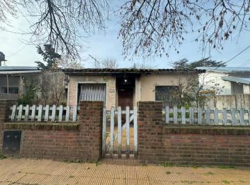 Casa · 100m² · 3 Ambientes · 1 Cochera · Casa en Venta en Matheu a Refaccionar