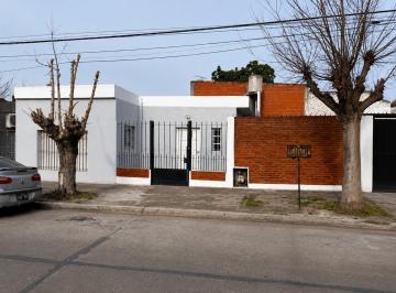 Casa · 135m² · 4 Ambientes · 1 Cochera · Venta Casa 4 Ambientes Mas Local Florencio Varela