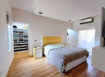 Casa · 164m² · 4 Ambientes · 1 Cochera · Venta Casa 4 Ambientes Villa Luzuriaga Permuta