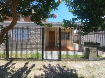 Casa · 76m² · 3 Ambientes · 1 Cochera · Venta Casa 3 Ambientes El Talar Ap Credito