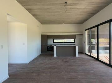 Casa · 110m² · 4 Ambientes · 2 Cocheras · Casa en Venta Lobos 3 Dorm. La Federala