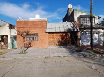 Casa · 145m² · 4 Ambientes · 1 Cochera · Venta Casa 4 Amb Gerli a 3 Cuad. de H. Yirigoyen