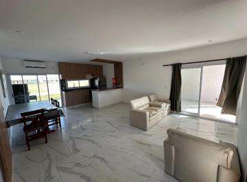 Casa · 160m² · 4 Ambientes · 1 Cochera · Casa 160 m² C/pileta y Quincho /4 Amb/fincas Joven