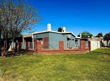 Casa · 80m² · 3 Ambientes · 1 Cochera · Venta Casa Ataliva Roca