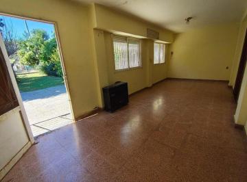 Casa · 130m² · 4 Ambientes · 2 Cocheras · Casa 600 m² 4 Amb 2 Baños en Venta Los Polvorines