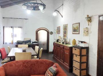 Casa · 174m² · 5 Ambientes · 3 Cocheras · Hermoso Chalet Estilo Campestre Apto Credito