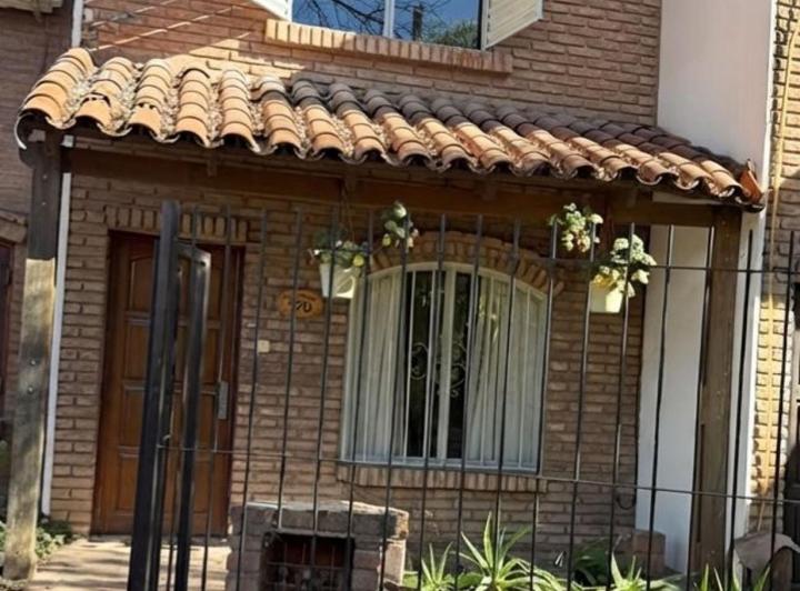 Casa · 80m² · 4 Ambientes · 1 Cochera