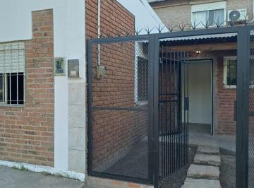 PH · 50m² · 1 Ambiente · Monoambiente en Alquiler en Monte Grande con Patio