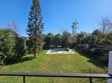 Casa · 190m² · 5 Ambientes · Casa en Venta en Lote Interno con Orientación Nw Muy Bien Ubicada