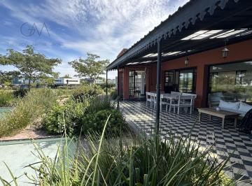 Casa · 230m² · 5 Ambientes · 1 Cochera · Casa en Alquiler de Temporada de Invierno – Arenas del Sur