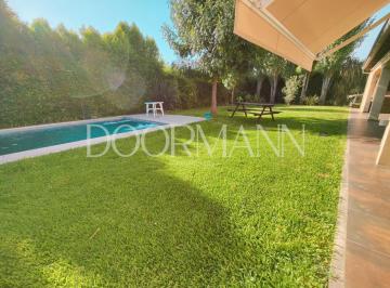 Casa · 169m² · 5 Ambientes · 4 Cocheras · Casa en Venta en Una Planta 3 Habitaciones Dependencia Pileta San Agustín