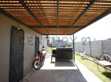 Casa · 102m² · 3 Ambientes · 2 Cocheras · Casa en Alquiler La Plata (Dos Dorm.)