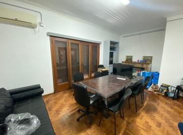 Oficina comercial · 1800000ha · Alquiler de Oficinas Amuebladas con Patio