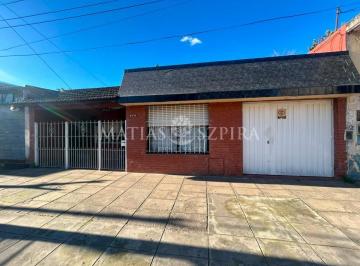 Casa · 123m² · 4 Ambientes · 1 Cochera · Casa 4 Ambientes Jardin Quincho Apta Credito en Parque San Martin