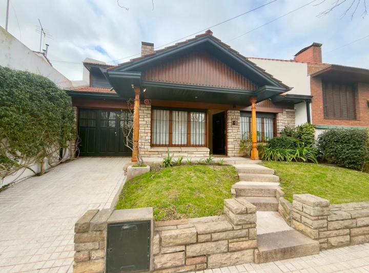 Casa · 180m² · 4 Ambientes · 1 Cochera