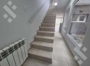 Casa · 151m² · 4 Ambientes · 1 Cochera · Alquiler Dúplex Tres Dorm. en Terrazas del Neuquén