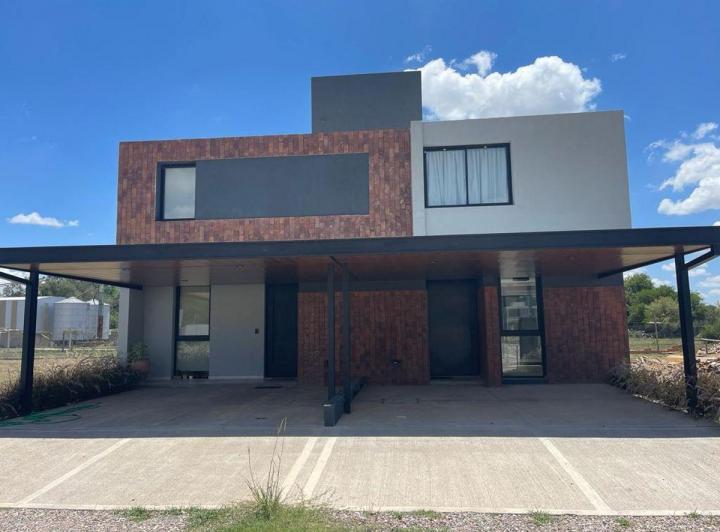 Casa · 185m² · 7 Ambientes · 1 Cochera