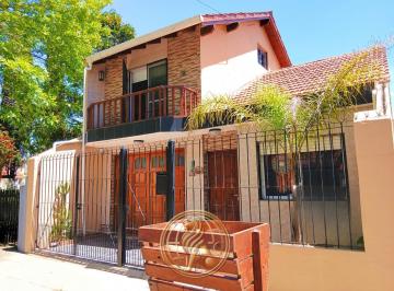 Casa · 81m² · 4 Ambientes · 1 Cochera · Venta Casa Mar de Ajo Cochera y Patio Oportunidad