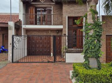 Casa · 143m² · 5 Ambientes · 1 Cochera · Casa en Venta en Chacabuco