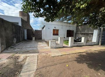 Casa · 64m² · 3 Ambientes · Casa en Venta en Chacabuco con Patio