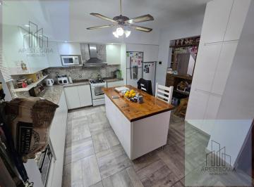 Casa · 142m² · 6 Ambientes · 2 Cocheras · Venta - Casa en Florida - 6 Ambientes - Excelente