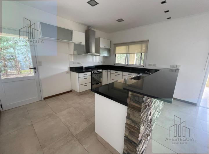 Casa · 250m² · 5 Ambientes · 5 Cocheras