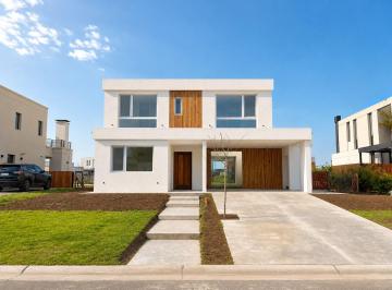 Casa · 200m² · 5 Ambientes · 2 Cocheras · Casa en Venta en Puertos, Escobar, G. B. a. Zona Norte