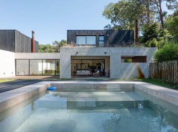 Casa · 159m² · 4 Ambientes · 2 Cocheras · Se Vende Casa en Complejo Privado - Punta Ballena