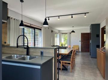 Casa · 128m² · 4 Ambientes · 2 Cocheras · Se Vende Casa en Punta Colorada - 3 Dorm.