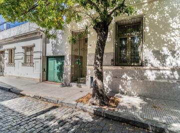 Depósito · 220m² · 7 Ambientes · 2 Cocheras · Casa con Departamento Mas Gran Depósito y Cocheras en Lote Propio. Excelente Zona!