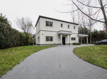Casa · 280m² · 4 Ambientes · 2 Cocheras · Casa en Alquiler de 4 Ambientes en 2 Plantas en Solar del Bosque Canning! con Piscina