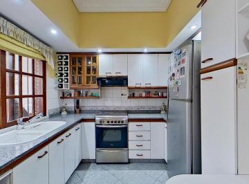 PH · 163m² · 4 Ambientes · 3 Cocheras · PH en Venta de 4 Ambientes en Nueva Pompeya Cochera 3 Autos Apto Crédito