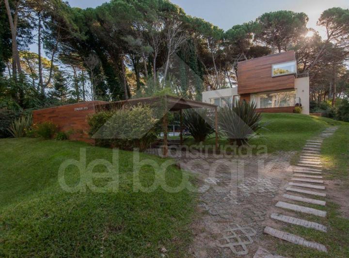 Casa · 302m² · 6 Ambientes