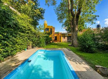 Casa · 227m² · 4 Ambientes · 1 Cochera · Venta Casa 4 Amb. C/ Pileta y Parque. Quilmes.