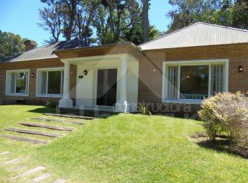 Casa de 3 ambientes, Cariló · Hermosa Casa en Una Planta con Gran Jardín!