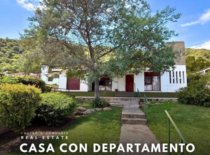 Casa · 250m² · 7 Ambientes · 1 Cochera