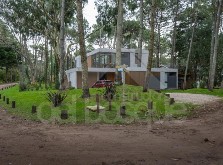 Casa · 200m² · 5 Ambientes · 1 Cochera