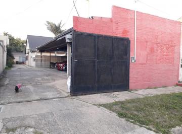 Casa de 4 ambientes, Quilmes · Casa en Venta Quilmes Oeste Cuatro Ambientes Sobre Amplio Lote - Ideal Inversor Para PH o Duplex